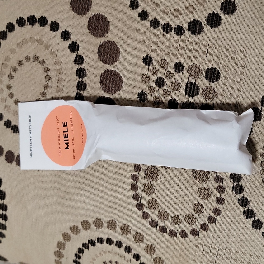 19/99 BEAUTY CREAM HIGHLIGHT STICK in MIELE